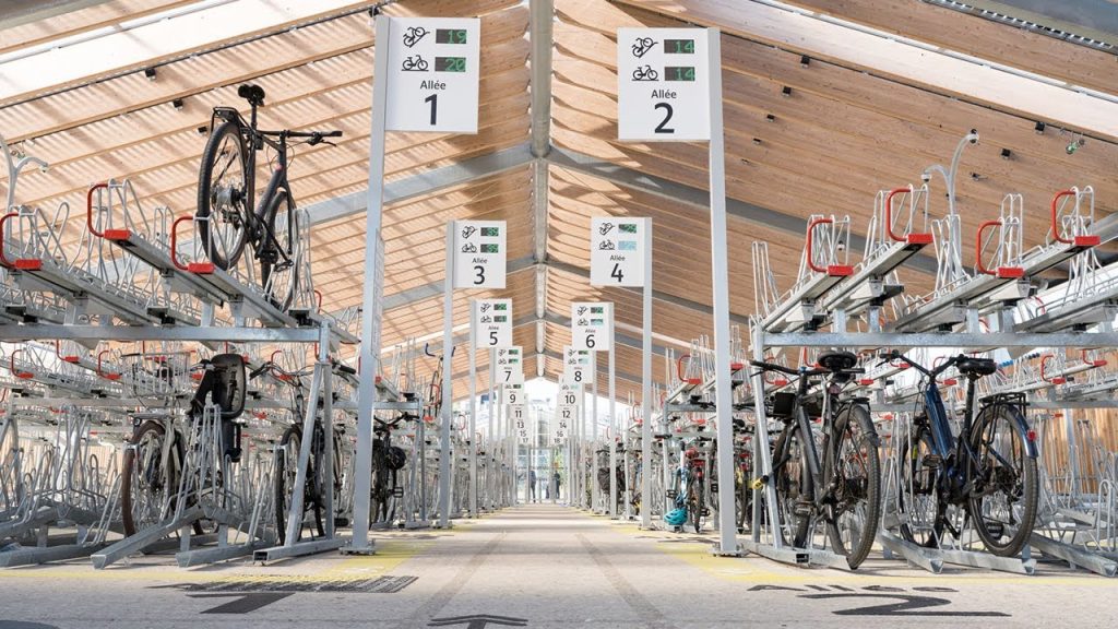 découvrez notre stationnement sécurisé pour vélos à la gare du nord. profitez d'un accès facile et pratique pour laisser votre vélo en toute sécurité tout en voyageant. idéal pour les cyclistes souhaitant combiner mobilité douce et transport en commun.